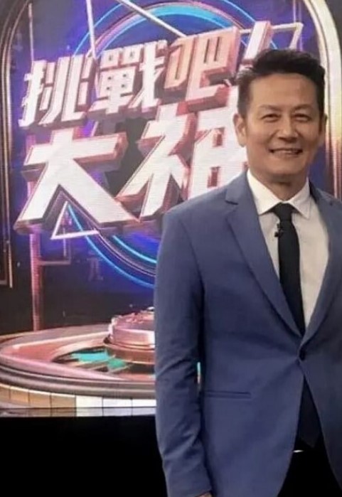 女儿卖萌发骚自拍和爸爸做爱 - 蝙蝠视频海报